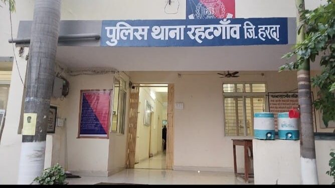 रहटगांव पुलिस ने रू.19500 की देशी मदिरा की जप्त