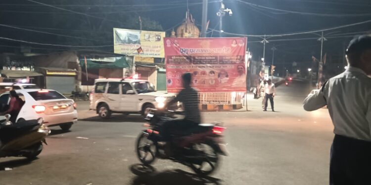 एडीशनल एस.पी. ने शहर मे शांति व्यवस्था का चौराहे – चौराहे जा कर किया निरीक्षण।