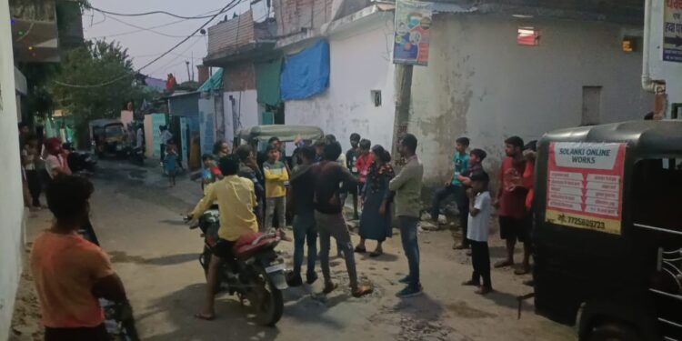 लोकसभा चुनाव की आचार संहिता में भी बदमाश खुलेआम फायरिंग कर दे रहे पुलिस को चुनौती,वीडियो हुआ वायरल देखे VIDEO