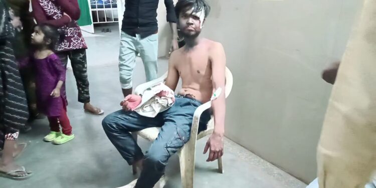 दोस्ती यारी मे चली चाकू, जिला अस्पताल भर्ती , चांडक चौक की घटना, चाकू चालाना हुई आमबात, हमलावरों के हौसले बुलंद