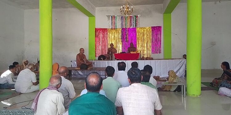 सिलौड़ी में 8 मुनियों की भव्य आगवानी हुई