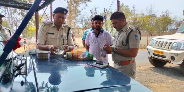 आदर्श आचार संहिता के दौरान बरही पुलिस व्दारा भारी मात्रा में किया गया कैश जप्त एवं की गयी सायरन हुटर पर कार्यवाही