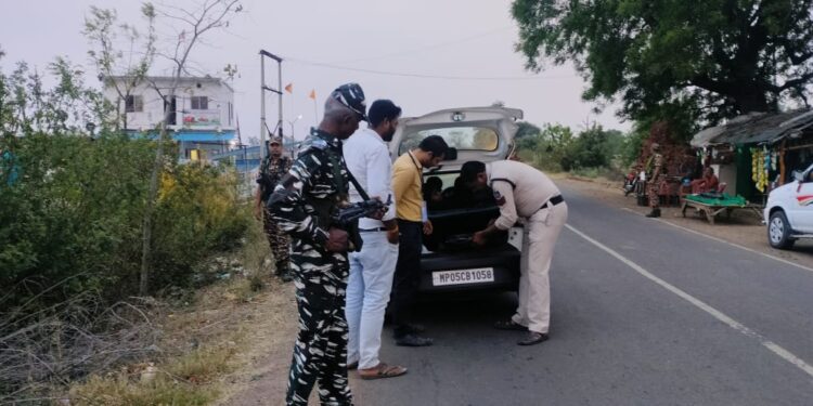 एफ एस टी बल रहटगांव एवं सीआरपी बल द्वारा चेकिंग के द्वारा 370440 रुपए किए जप्त