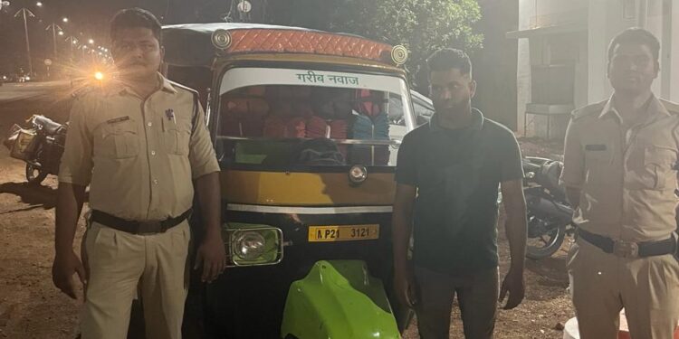 *थाना माधवनगर (झिंझरी) पुलिस की बड़ी कार्यवाही! लाखों रुपए के कपड़े और बर्तन चेक कर जब्त*