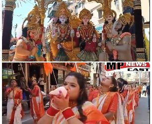 डमरू, शंख और ढोल मंजीरा के साथ निकली भगवान भोले की बारात, डमरू बजाकर की  भगवान शिव की अराधना। महिलाओं और युवतियों ने भी बजाए शंख,देखे VIDEO