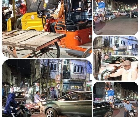 वाहन चालक अपने मनमानी तरीके से वाहन कर रहे पार्क, गर्ग चौराहे मे लग रहा जाम,