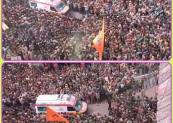 इंदौर गेर में हजारों लाखों लोगों की भीड़ देखिए और यह भी कि राजवाड़ा पर एंबुलेंस आ गई… रंगप्रेमी जनता ने तुरंत जगह बनाकर एंबुलेंस को आसानी से रास्ता दिया ।