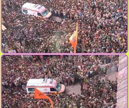 इंदौर गेर में हजारों लाखों लोगों की भीड़ देखिए और यह भी कि राजवाड़ा पर एंबुलेंस आ गई… रंगप्रेमी जनता ने तुरंत जगह बनाकर एंबुलेंस को आसानी से रास्ता दिया ।