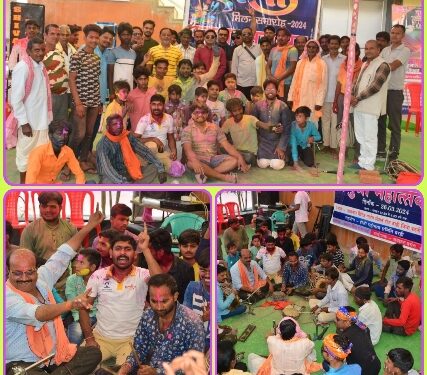 अबीर-गुलाल लगाकर दी हाेली की शुभकामनाएं उड़ रहा गुलाल, मल रहे गाल, रंगभरे गीतों पर सब दे रहे ताल