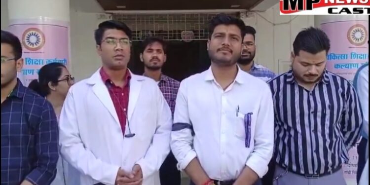भोपाल MP में जूनियर डॉक्टर्स की हड़ताल के बाद सरकार ने बढ़ाया स्टायपेंड देखिऐ VIDEO