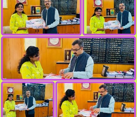 चुनाव का पर्व और देश के गर्व में अपनी भागीदारी के लिये हो जाईये तैयार  मतदान केंद्र पर मिलेगी सुविधा सारी, वोट डालने की कर लें तैयारी  मुख्‍य निर्वाचन पदाधिकारी श्री अनुपम राजन ने जारी की पेनड्राईव