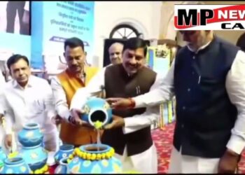 भोपाल मुख्यमंत्री डॉ मोहन यादव ने मां नर्मदा के जल को कलश में प्रवाहित कर किया केन-बेतवा एवं पार्वती-कालीसिंध-चंबल  जल कलश यात्रा का शुभारंभ,
