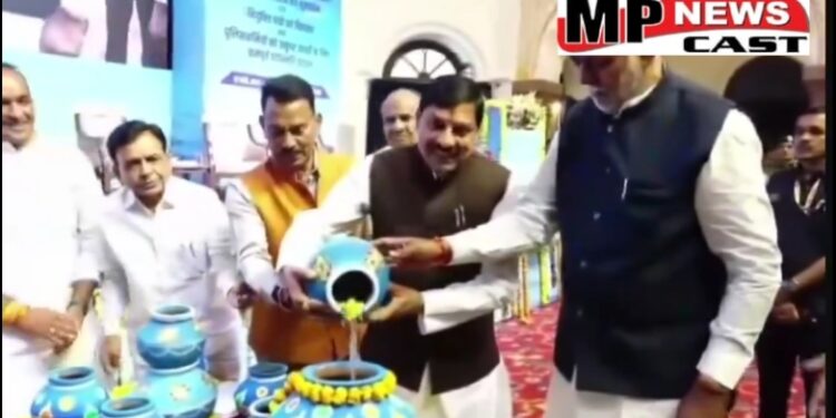 भोपाल मुख्यमंत्री डॉ मोहन यादव ने मां नर्मदा के जल को कलश में प्रवाहित कर किया केन-बेतवा एवं पार्वती-कालीसिंध-चंबल जल कलश यात्रा का शुभारंभ,