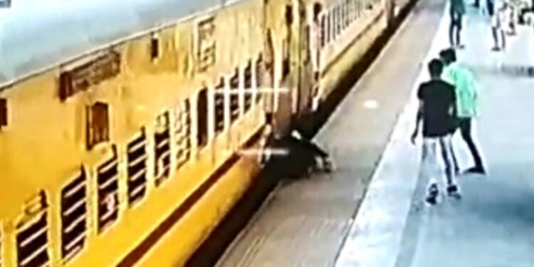 महिला का सीसी टी वी वीडियो हुआ वायरल