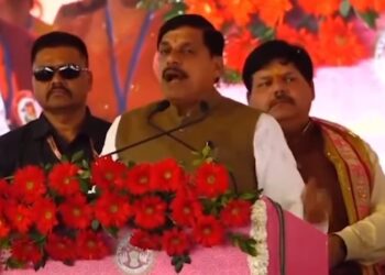 आज मैंने प्रदेश के 80 लाख किसानों के खाते में “किसान कल्‍याण योजना” की राशि अंतरित की है।   मैं अपने किसान बंधुओं का अभिनंदन करता हूं, जो देश के लिए दिन-रात पसीना बहाकर मेहनत करते हैं : CM