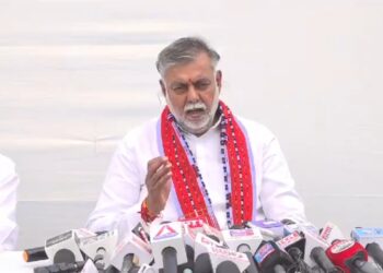 हरदा ब्लास्ट की रिपोर्ट से असंतुष्ट श्रम मंत्री प्रहलाद पटेल अधिकारियों की तरफ से की गई जांच को बताया अधूरा, अधिकारियों की जांच पर उठे सवाल देखिऐ VIDEO
