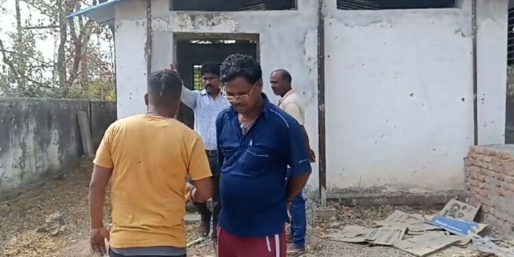 कमरे मैं मिला युवक का शव, पुलिस मामले की जांच में जुटी,,,