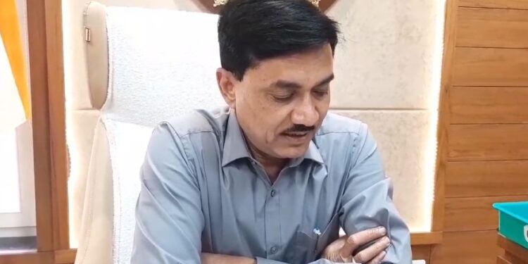 छिन्दवाड़ा 23 अभ्यर्थियों ने भरा था नामांकन, आज 8 ने वापस लिए नाम* *मुख्य प्रतिद्वंदी रहेंगे कांग्रेस बीजेपी के प्रत्याशी*