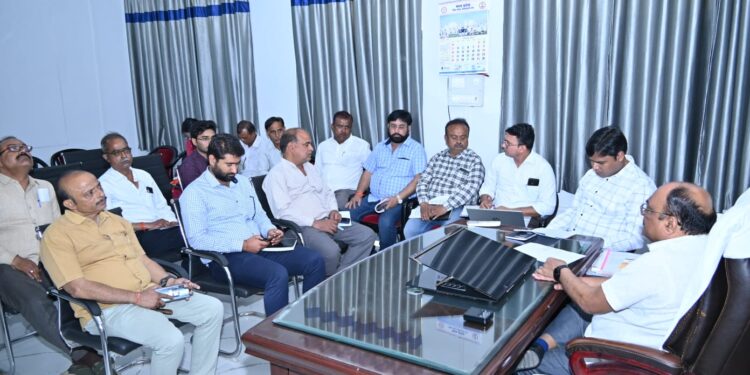 लोकसभा निर्वाचन 2024 के संबंध में नगर निगम आयुक्त ने आहूत की समीक्षा बैठक