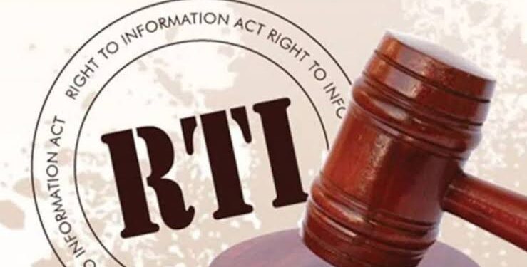 राज्य सूचना आयुक्त नें लोक सूचना अधिकारी,सहायक यंत्री म०प्र० विद्युत वितरण कंपनी लिमिटेड। 25,000 के जुर्माने अथवा अनुशासनात्मक कार्यवाही के लिये कारण बताओ नोटिस जारी किया