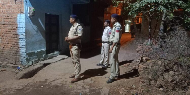 कुठला पुलिस, बैंकों की सुरक्षा व्यवस्था का लिया जायजा, संदिग्धों से की पूछताछ, क्षेत्र भ्रमण कर लिया जायजा