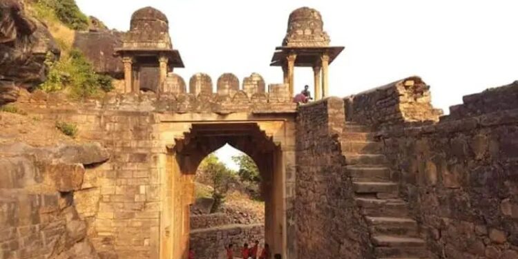 एक रहस्यमय किले की जहां तांत्रिक करते हैं तंत्र मंत्र, लोग खो देते हैं