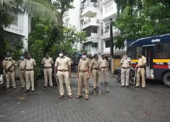 4 लड़कों ने बिल्डिंग की छत पर नाबालिग लड़के से किया रेप, चुप रहने को डराया, VIDEO ने पकड़वाया
