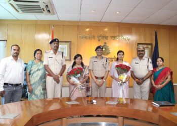 भोपाल UPSC में चयनित पुलिस कर्मियों की बेटियों का डीजीपी  सुधीर सक्सेना ने किया सम्मान,