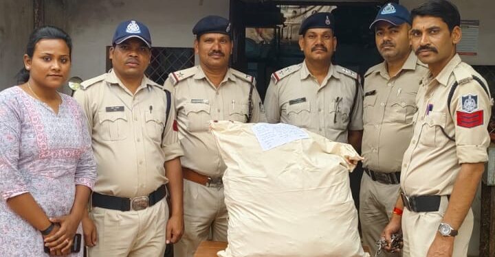 रंगनाथनगर कटनी क्षेत्र में 10 किलो 500 ग्राम गांजा तस्कर को पुलिस ने किया गिरफ्तार