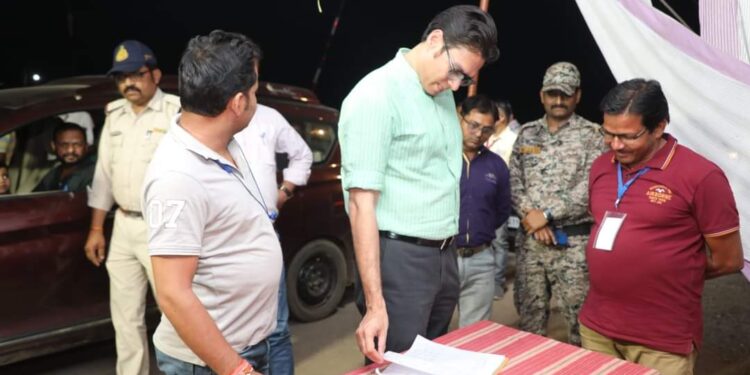 कलेक्टर अविप्रसाद नें  टिकरवारा नाका का किया निरीक्षण