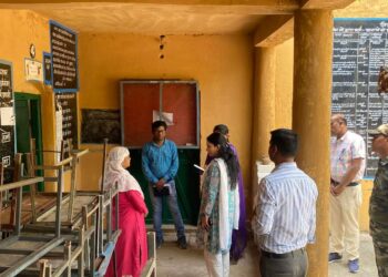 कलेक्टर डॉ. सलोनी सिडाना ने किया मतदान केन्द्रों का निरीक्षण