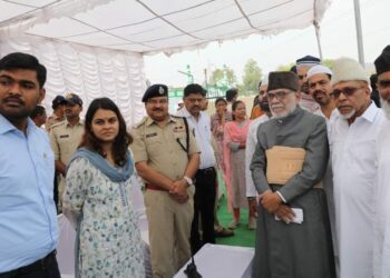 ईदगाह पहुँचकर कलेक्टर एवं एसपी ने ईद की मुबारकबाद दी