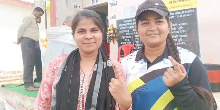 पहली बार मतदान कर रोमांचित है ईशा