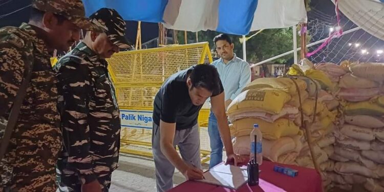कलेक्टर श्री प्रसाद ने किया स्ट्रांग रूम का निरीक्षण