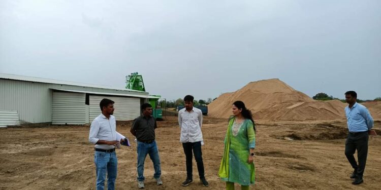 कलेक्टर ने किया निर्माणाधीन मेडीकल कॉलेज का निरीक्षण