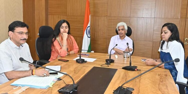 मनमानी तरीके से की गई फीस वृद्धि की जांच की जाए– कलेक्टर श्री सक्सेना  अगले मंगलवार को सेंट एलॉयसिस और स्टेमफील्ड स्कूल की सभी शाखाओं की होगी खुली सुनवाई  10 स्कूलों में फीस वृद्धि के संबंध भेजी गई जांच टीम
