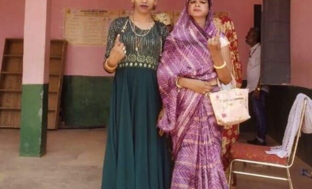 थर्ड जेंडर मतदाता शना तथा सपना ने उत्साह से की लोकतंत्र के महापर्व में भागीदारी