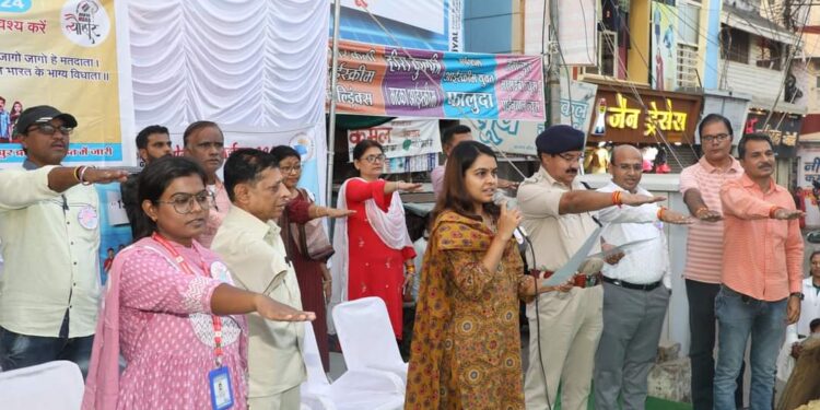 मतदान कर सभी नागरिक लोकतंत्र में अपनी भागीदारी सुनिश्चित करें – कलेक्टर सुश्री बाफना