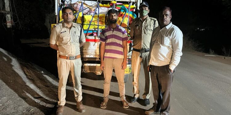 *माधवनगर झिंझरी पुलिस की बडी कार्यवाही चेकिंग के दौरान मिली 240 पेटी शराब*