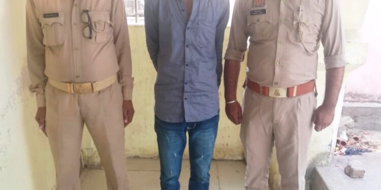 *थाना छिबरामऊ पुलिस द्वारा वांछित चल रहे अभियुक्त को गिरफ्तार कर माननीय न्यायालय के समक्ष प्रस्तुत किया गया ।*