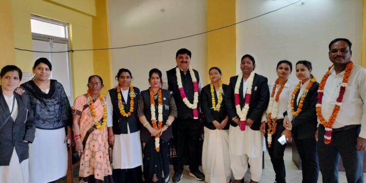 विभिन्न खंडपीठ के न्यायाधीशों का स्थानांतरण होने पर जिला अधिवक्ता संघ द्वारा आत्मीय भव्य विदाई सम्मान समारोह आयोजित कार्यक्रम हुआ