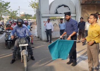 *कलेक्टर श्री सिंह ने बाइक रैली को हरी झंडी दिखाकर रवाना किया*