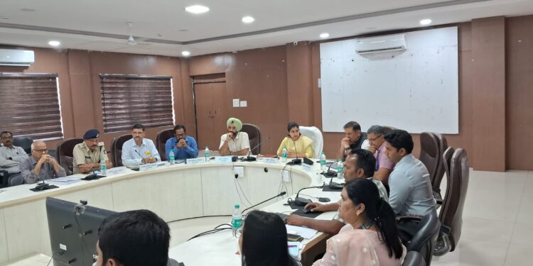 लोकसभा चुनाव में लापरवाही बरतने पर कृषि महाविद्यालय पवारख्रेड़ा प्राचार्य को जिला निर्वाचन अधिकारी ने किया नोटिस जारी