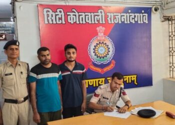 *थाना सिटी कोतवाली राजनांदगाॅव पुलिस की कार्यवाही व्यवसायी का 30 लाख रूपये लेकर एक साल से फरार 02 आरोपियों को हैदराबाद (तेलंगाना) से किया गया गिरफ्तार*
