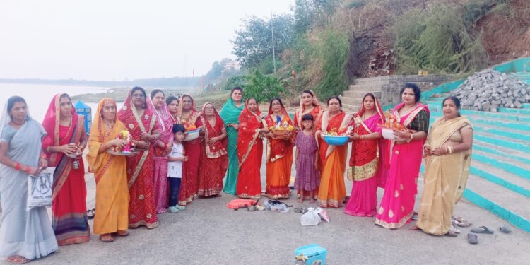 अखिल भारतीय अग्रवाल महिला महासभा एवं मारवाड़ी अग्रवाल समाज महिला मंडल की महिलाओं द्वारा गणगौर पूजन किया गया एवं नर्मदा नदी के विवेकानंद घाट पर 16 दिवसीय गणगौर समारोह का हुआ समापन…