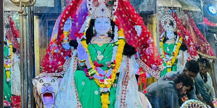 *श्री राम सेना के तत्वधान में चैत्र नवरात्रि* *एवं पंचमी के अवसर पर वीर बजरंगी कोशमी हनुमान मंदिर में सभी राम सेनेको ने सामूहिक हनुमान चालीसा का पाठ किया VIDEO*