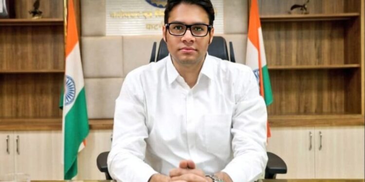 *कलेक्टर के निर्देश – असफल बोरवेल और नलकूपों को करायें बंद*  *सावधानी और सतर्कता बरतें अधिकारी*  *सूखे कुॅये, खुले बोर और ट्यूबवेल को बंद करने जिले मे लागू है प्रतिबंधात्मक आदेश*  *खुले बोरवेल एवं नलकूप की सूचना 07622-220071 और 07622-220072 पर दें*