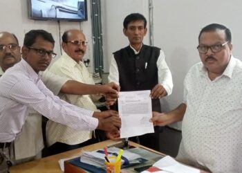 *संविधान के दुरुपयोग को रोकने हेतु मौन धरना प्रदर्शन:-*