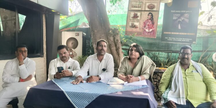 मप्र.कांग्रेस प्रवक्ता राजकुमार केलू उपाध्याय और सुश्री स्पर्श चौधरी ने कांग्रेस का विजन न्याय पत्र मीडिया के सामने किया प्रस्तुत,हर शिक्षित युवा को एक लाख रुपए की अप्रेंटिसशिप का अधिकार : कांग्रेस का युवा न्याय पत्र…वीडियो