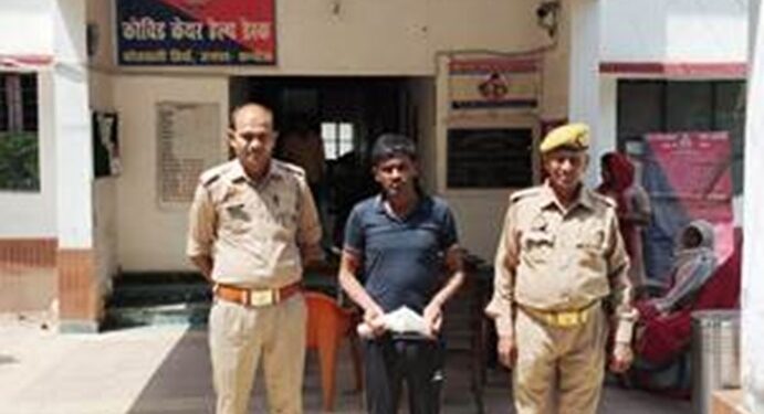 *थाना तिर्वा पुलिस द्वारा 01 वांछित अभियुक्त को एक नाजायज तमंचा मय 01 जिंदा कारतूस के साथ किया गिरफ्तार*